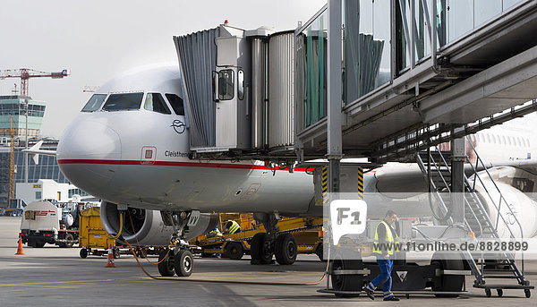 'Airbus der Aegean Airlines ''Cleisthenes''  Typ A320-232  steht am Terminal auf dem Flughafen München  München  Oberbayern  Bayern  Deutschland'