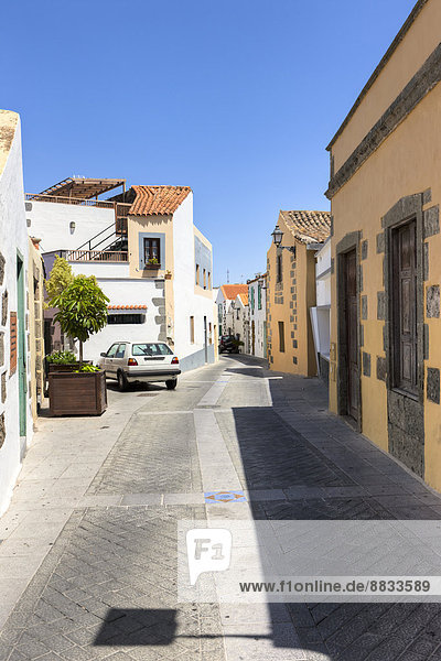 Spanien  Kanarische Inseln  Gran Canaria  Allee in der Altstadt von Agueimes