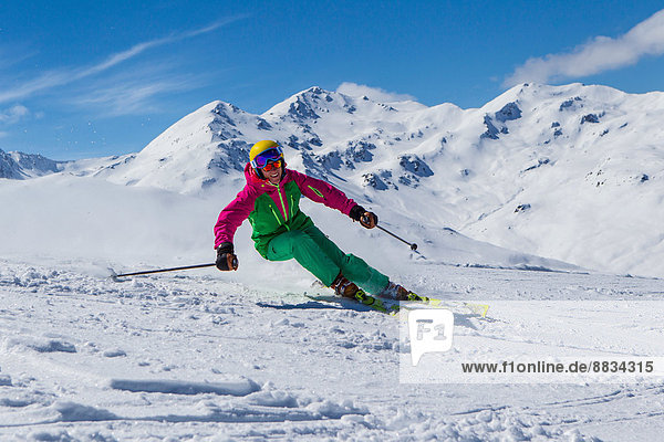 Schweiz  Graubünden  Obersaxen  Skifahrerin