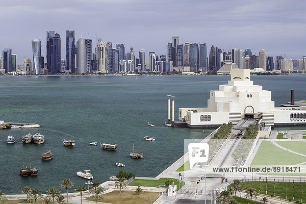 Skyline  Skylines  Hafen  über  Hochhaus  Kunst  Museum  Islam  Ansicht  Erhöhte Ansicht  Aufsicht  heben  Naher Osten  Dau  Doha  modern