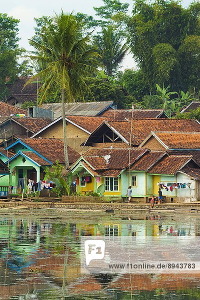 Tradition Wohnhaus See Dorf Hinduismus Südostasien Asien Indonesien