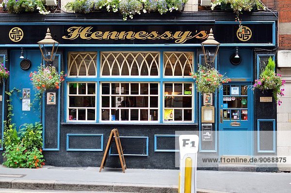 Hennessy´s bar restaurant in Jewry Street  London  UK.