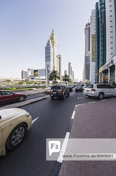 Vereinigte Arabische Emirate  Dubai  Zufahrtsstraße im Bereich Trade Center