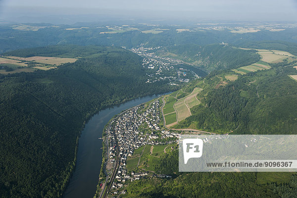 Deutschland  Rheinland-Pfalz  Luftaufnahme von Klotten und Cochem mit der Mosel