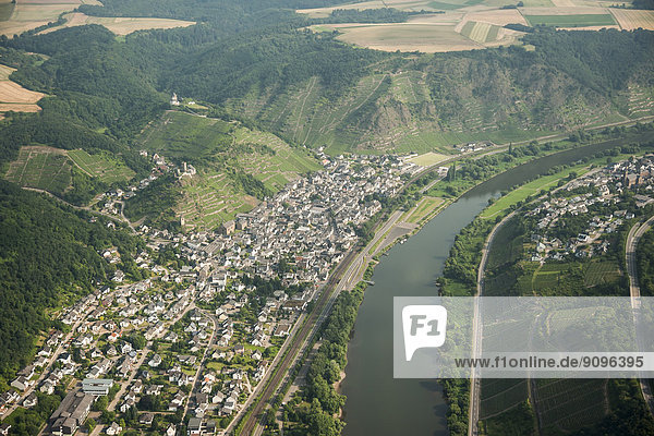 Deutschland  Rheinland-Pfalz  Luftbild von Kobern-Gondorf mit der Mosel
