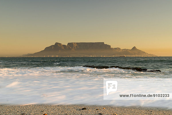 Südliches Afrika Südafrika Abend Beleuchtung Licht Tafelberg Atlantischer Ozean Atlantik Kapstadt Western Cape Westkap