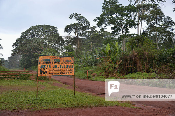 Schild am Eingang zum Lobeké-Nationalpark  Bezirk Moloundou  Region Est  Kamerun
