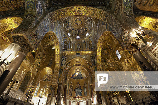 Prunkvolle byzantinische Mosaiken  Cappella Palatina  Palastkapelle  Palazzo dei Normanni  Palermo  Sizilien  Italien