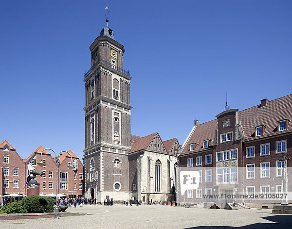 Church of St. Lamberti and Town Hall  Markt square  Coesfeld  Münsterland  North Rhine-Westphalia  Germany