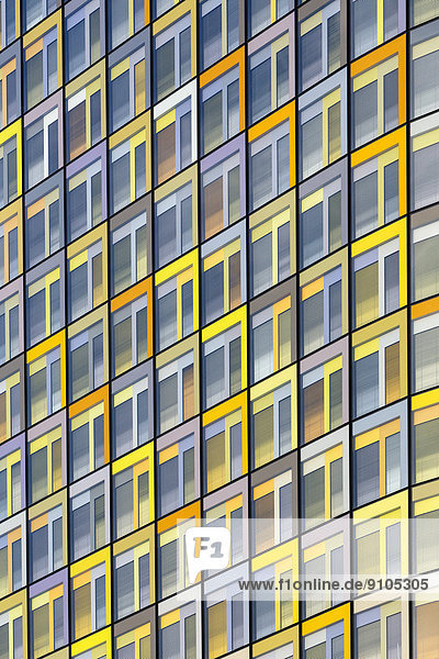 Gelbe Fenster der ADAC-Zentrale  München  Bayern  Deutschland