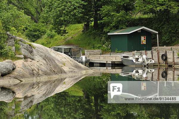 Felsbrocken  Fluss  Dorf  erklären  Kanada  Ontario  Weißfisch