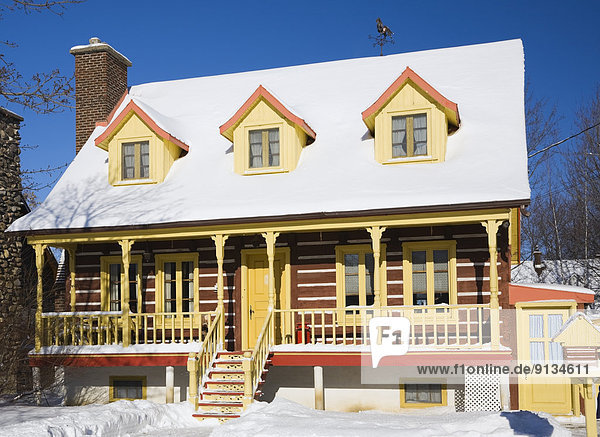 Winter Lifestyle Wohnhaus Wiederholung Nachbarschaft kanadisch Kanada alt Quebec