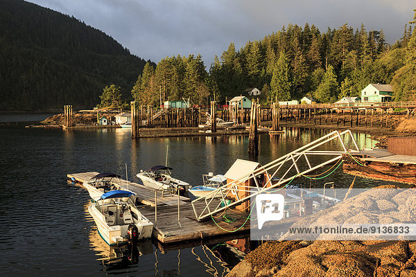 Sonnenaufgang Regierung Dock Insel beleuchtet Süden Entdeckung Ritter Seitenansicht Sperre British Columbia Kanada Meeresarm