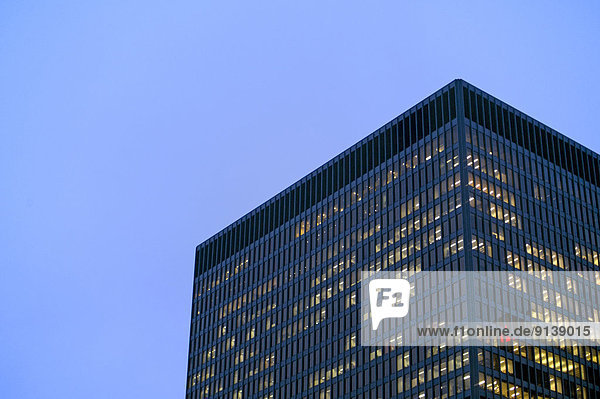 Anschnitt  beleuchtet  Fenster  hoch  oben  Büro  Führung  Anleitung führen  führt  führend  Innenstadt  Ontario  Toronto