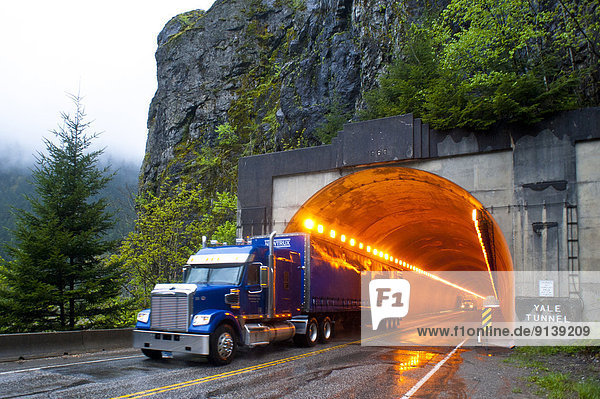 gebraucht  Tunnel  Dunst  Beleuchtung  Licht  beleuchtet