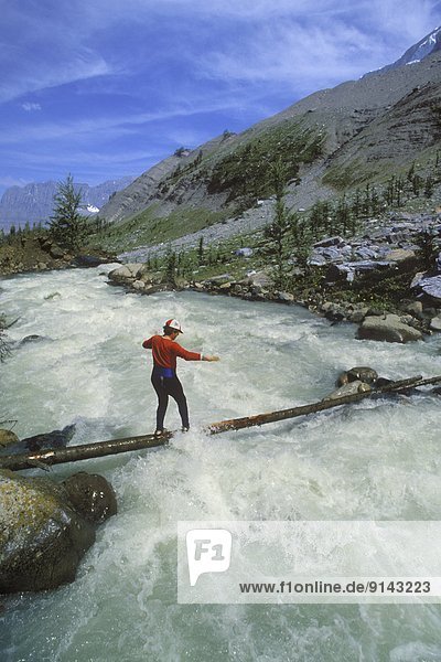 überqueren Berg Mann Geschwindigkeit Fluss rutschen Rocky Mountains