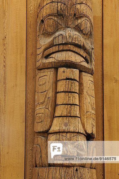 zeigen  Stange  Museum  Dorf  entfernen  entfernt  Insel  Königin  Wachmann  Skidegate  British Columbia  British Columbia  Kanada  Haida