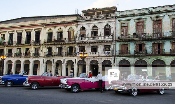 Havanna  Hauptstadt  Auto  Gebäude  Fassade  amerikanisch  Klassisches Konzert  Klassik  Kuba  alt