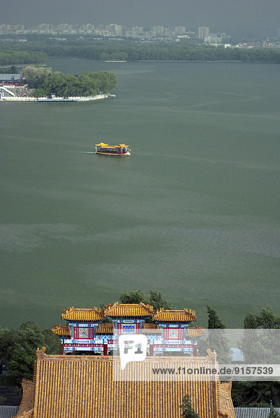 tragen  Tradition  Sommer  Tourist  See  Boot  Palast  Schloß  Schlösser  Peking  Hauptstadt  Kunming