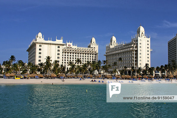 Strand und Hotel  Palm Beach  Aruba  Karibik