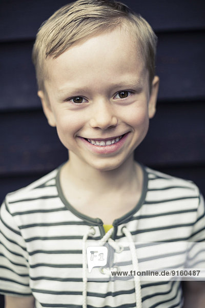 Porträt des lächelnden Jungen