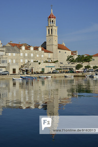 Hafen Kirche frontal Kroatien Dalmatien