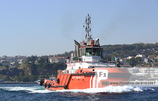 Küste Boot Bosporus Wachmann Istanbul Türkei