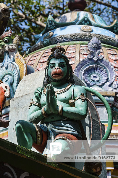 Verzierte Hanuman-Statue  Tempel für den Gott Madurai Veeran  Mandavi  Tamil Nadu  Indien