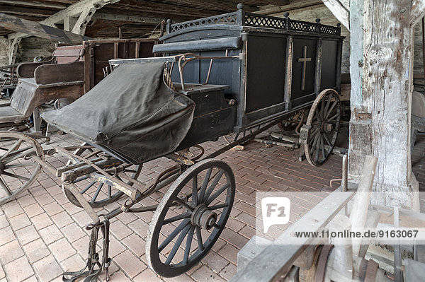 Alter Leichenwagen für Pferdegespann  um 1900  Fränkisches Freilandmuseum Bad Windsheim  Mittelfranken  Franken  Bayern  Deutschland