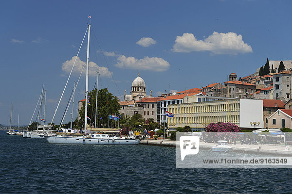 Lakeside promenade with the Cathedral of St. James  Adriatic coast  ?ibenik  Dalmatia  Croatia