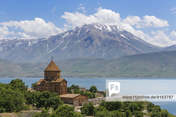 Armenische Kirche zum Heiligen Kreuz  Insel Akdamar  Ahtamar  Akdamar Adas?  Vansee  Berg Çad?r Da??  Provinz Van  Ostanatolien  Anatolien  Türkei