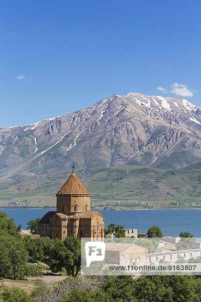 Armenische Kirche zum Heiligen Kreuz  Insel Akdamar  Ahtamar  Akdamar Adas?  Vansee  Berg Çad?r Da??  Provinz Van  Ostanatolien  Anatolien  Türkei