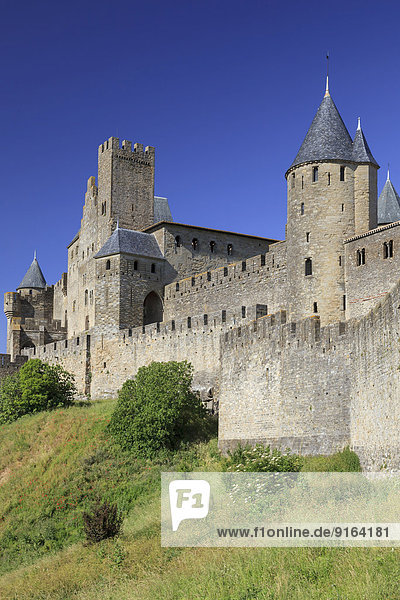 Wehrtürme der mittelalterlichen Festungsanlage Carcassonne  Chateau Comtal  Cite de Carcassonne  Carcassonne  Département Aude  Languedoc-Roussillon  Frankreich