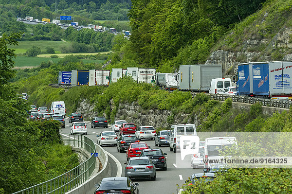 Stau am Kindinger Berg bis Greding im Altmühltal  Autobahn A9  bei Kinding  Oberbayern  Bayern  Deutschland