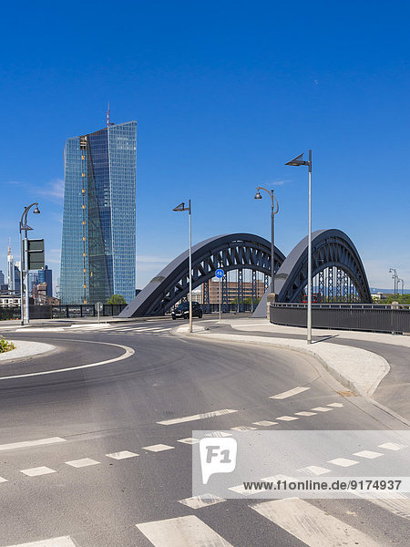 Deutschland  Hessen  Frankfurt  Honsellbrücke  Zentrale der Europäischen Zentralbank im Hintergrund