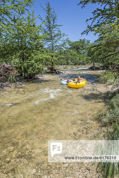USA  Texas  Kinder Tubing am Frio River