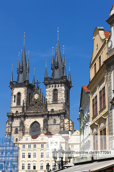 Tschechische Republik  Prag  Gebäude und Restaurants am Altstädter Ring
