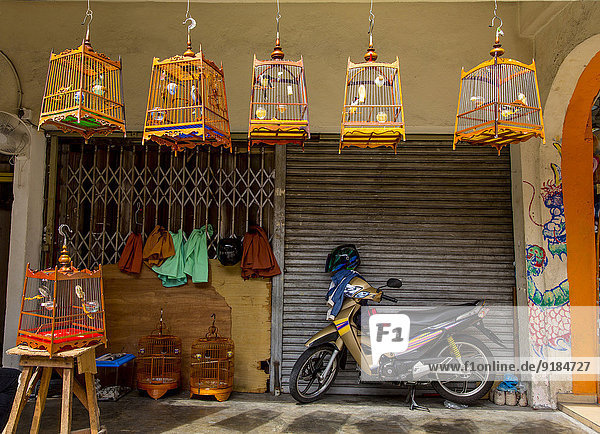 Außenaufnahme parken Laden Motorrad Vogelkäfig