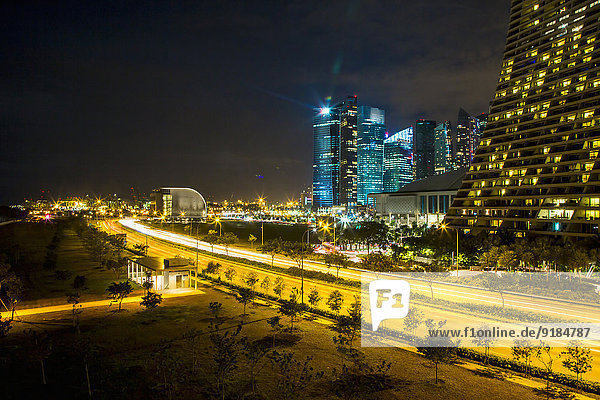 hoch oben Stadtansicht Stadtansichten beleuchtet Nacht Singapur