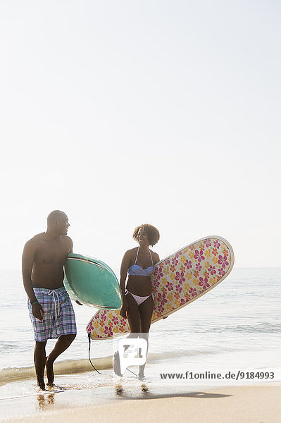 tragen Strand Surfboard