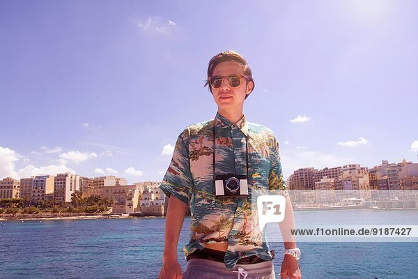 Porträt eines Mannes mit Kamera  Ta' Xbiex Hafen  Gzira  Malta