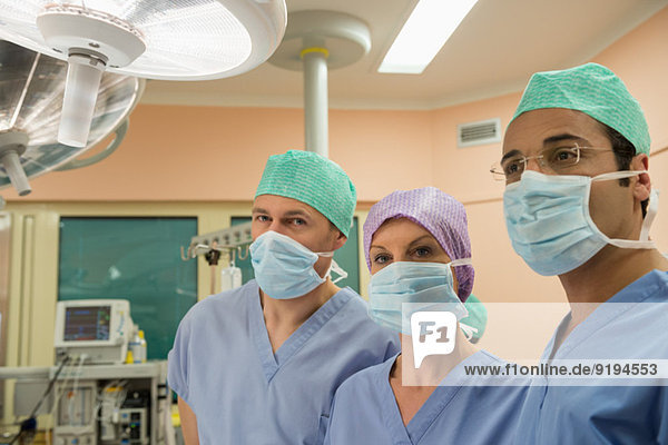 Chirurgen im Operationssaal