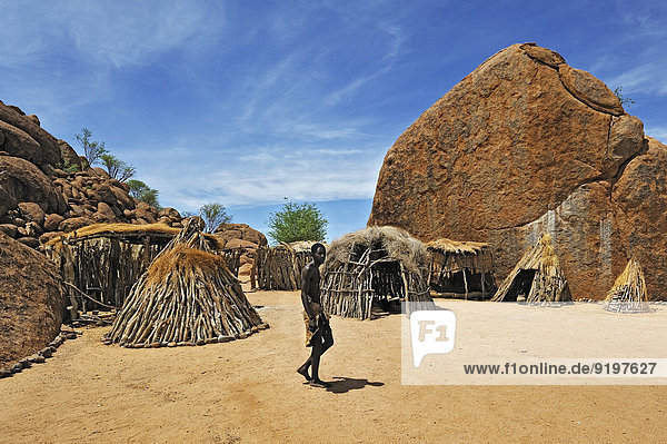 'Einheimischer Mann  ''Lebendes Museum der Damara''  bei Twyfelfontein  Namibia'