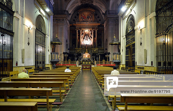 Hauptschiff der Kirche Iglesia de Nuestra Señora del Carmen y San Luis obispo,  Spanisches Kulturerbe,  Madrid,  Spanien
