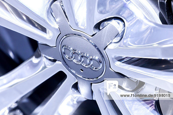 Audi Logo der Audi AG gehört zum Volkswagen Konzern auf einer Autofelge auf der 65. Internationalen Automobilausstellung IAA 2013 Frankfurt am Main Hessen Deutschland