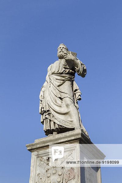 St Peter-Statue auf Ponte Sant'Angelo oder Engelsbrücke  Rom  Italien