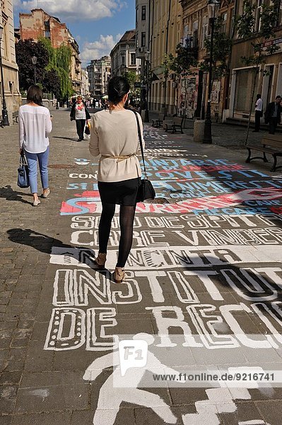 Bukarest Hauptstadt Boden Fussboden Fussboden Schreiben Gebaude Strasse Geschichte Museum Streichen Streicht Streichend Anstreichen Anstreichend Vorwarts Rumanisch Rumanien