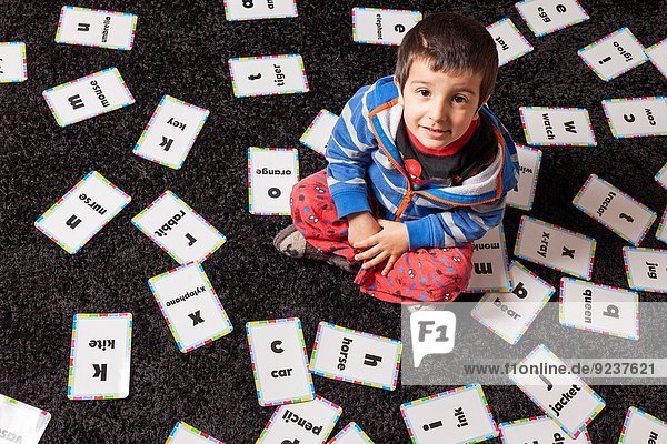 Junge - Person umgeben Karte jung Alphabet