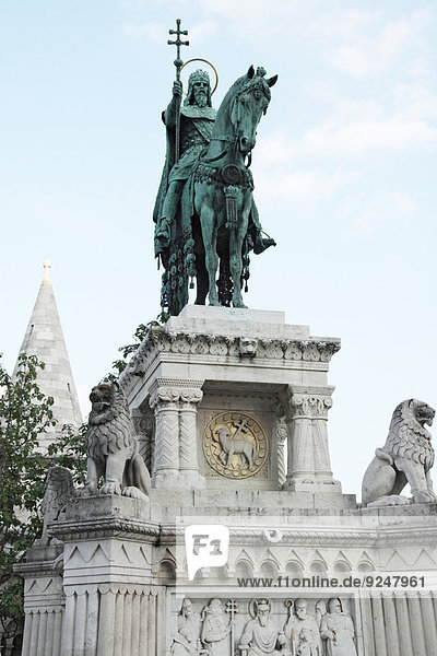 Reiterstatue am Burgpalast  Budapest  Ungarn