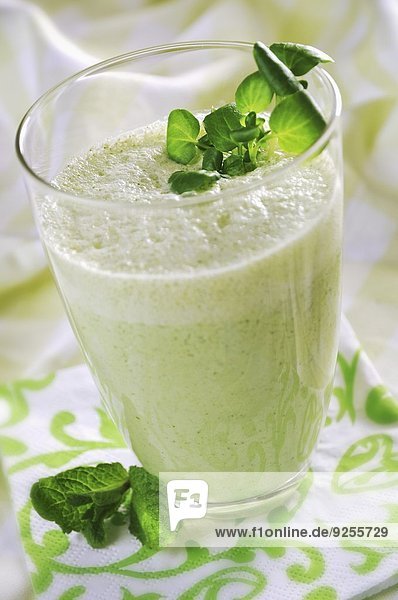 Grüner Drink mit Joghurt